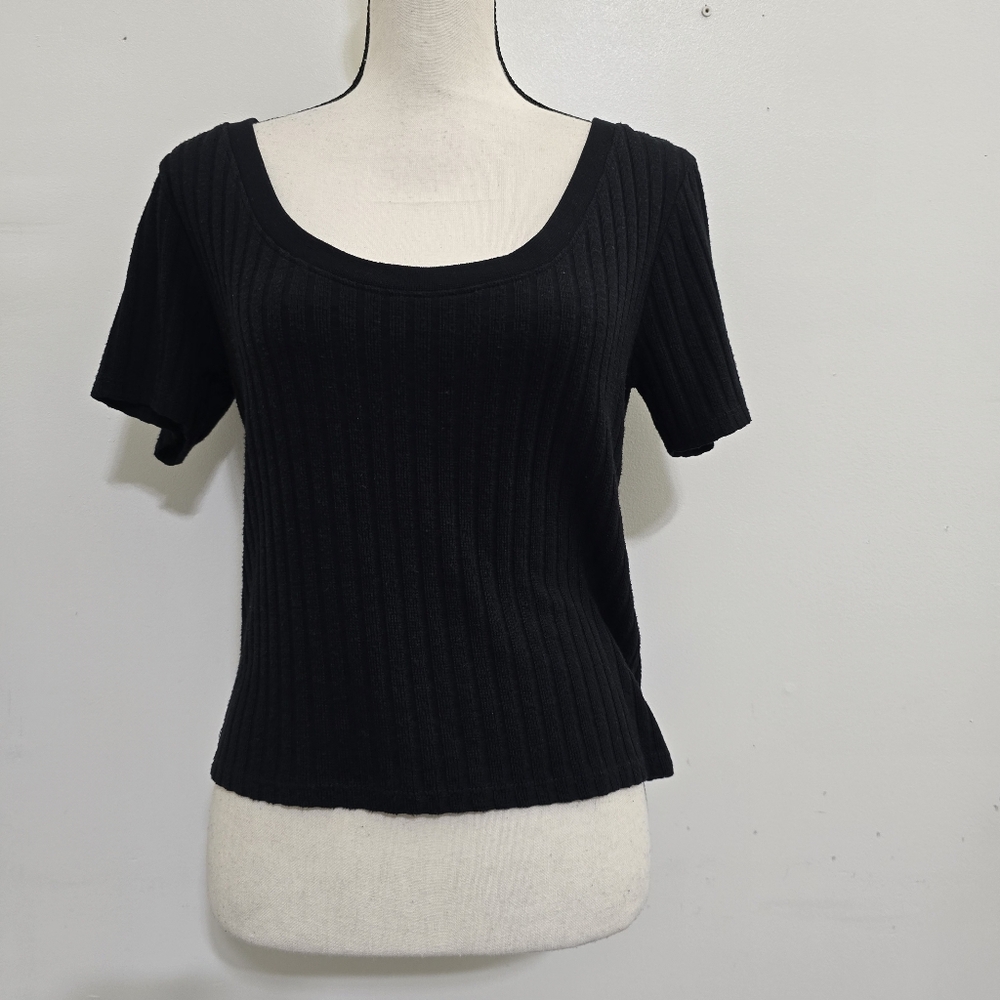 ZARA size Large Scoop Neck Ribbed Knit Slightly Cropped Top Black